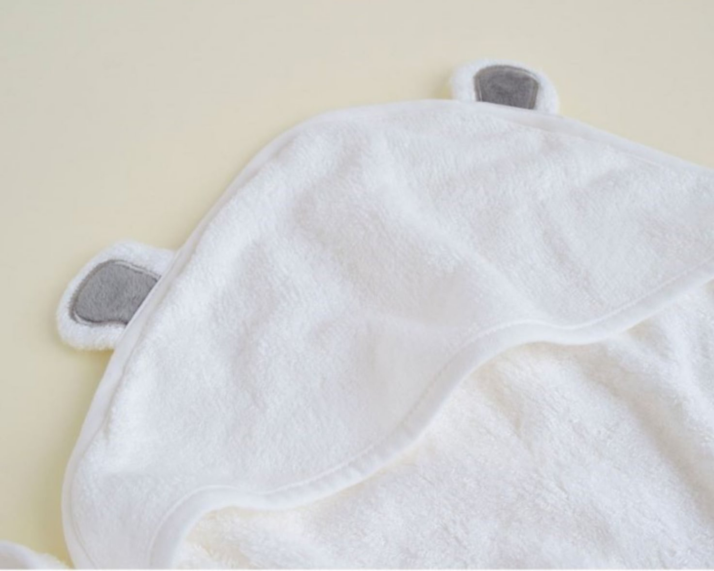 Geborduurde 100% bamboe babyhanddoek met capuchon – Ultrasoft