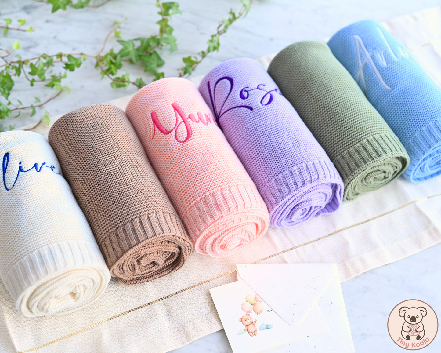 Gepersonaliseerde geborduurde babydeken met GESCHENKDOOS &amp; KAART