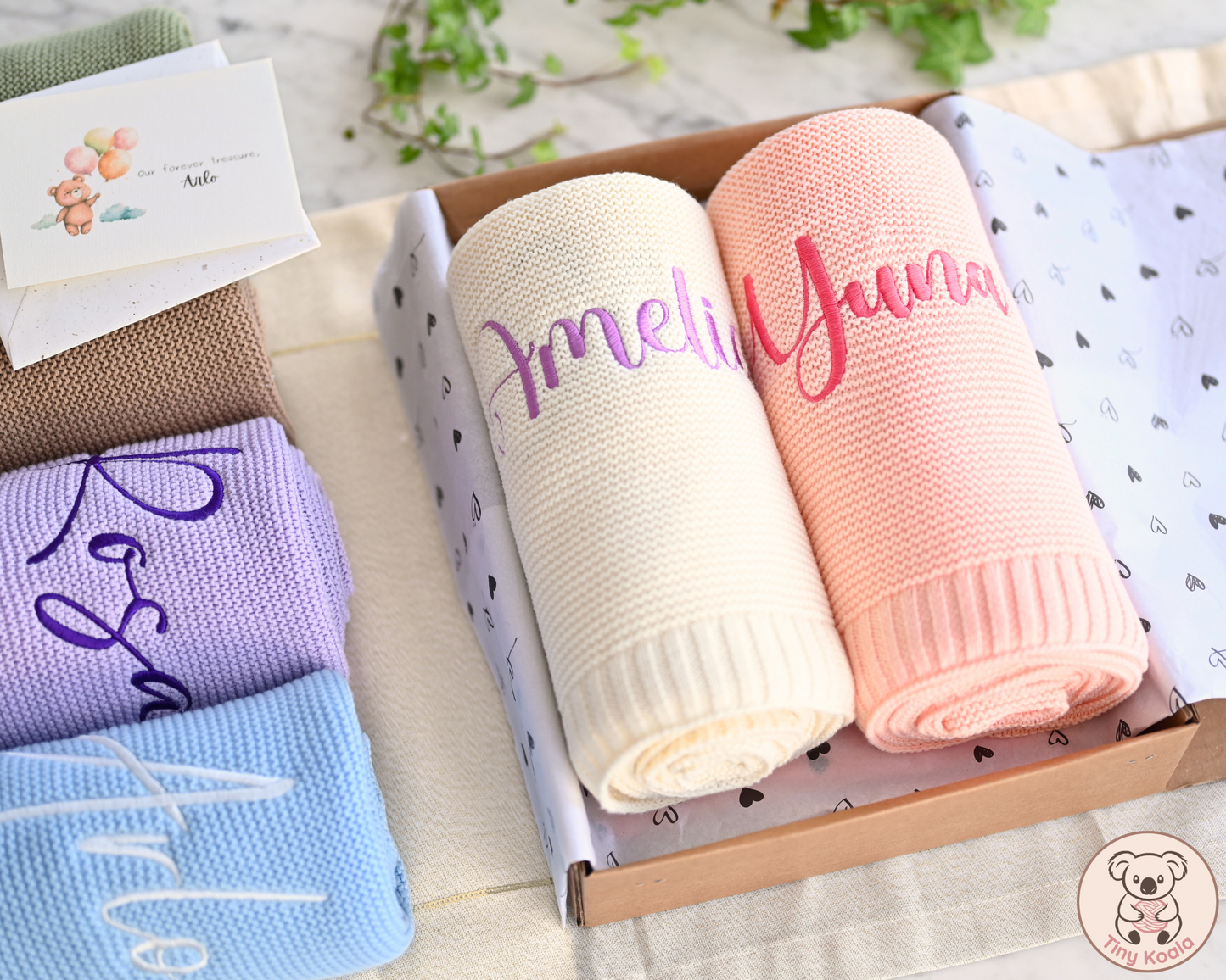 Gepersonaliseerde geborduurde babydeken met GESCHENKDOOS &amp; KAART