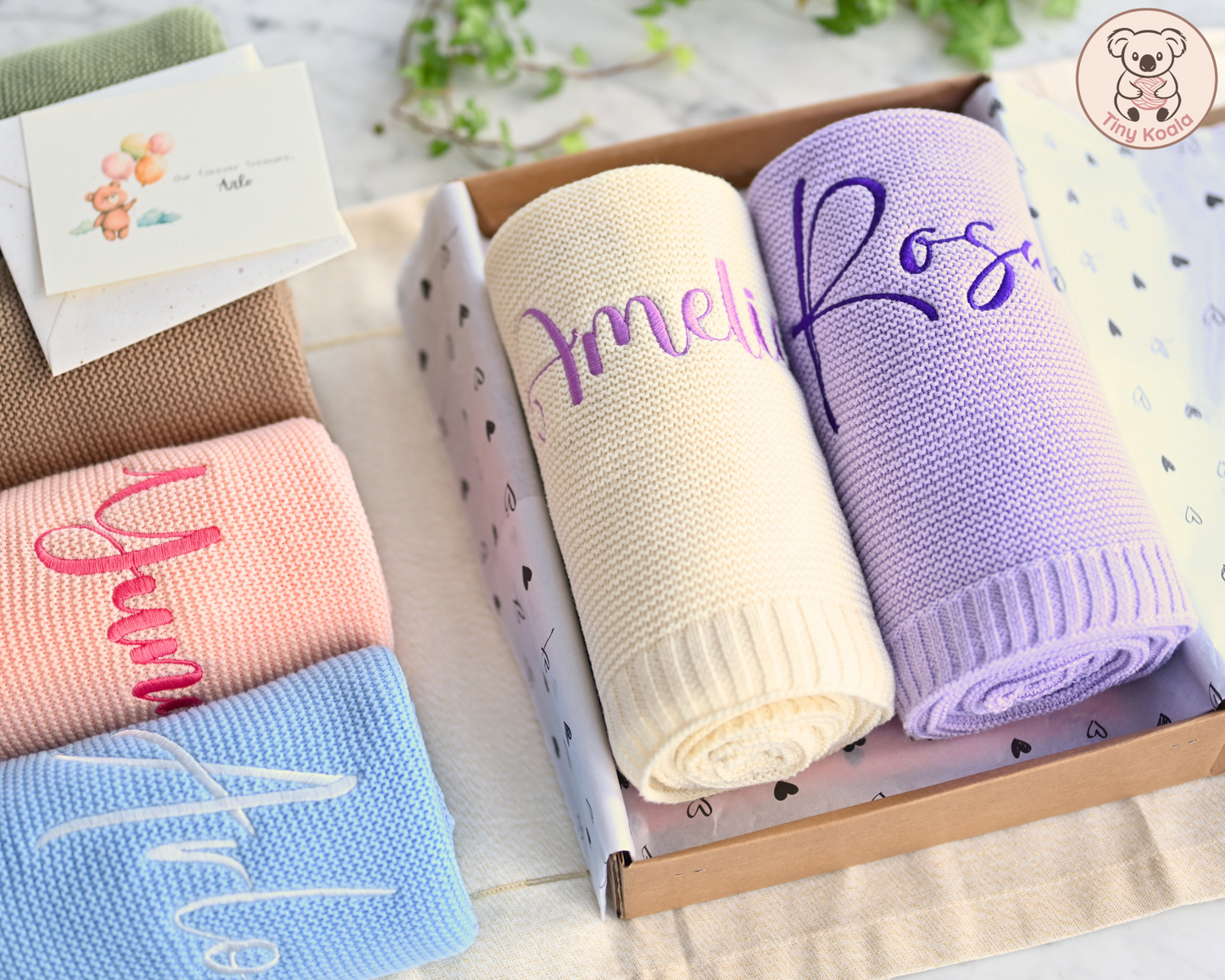 Gepersonaliseerde geborduurde babydeken met GESCHENKDOOS &amp; KAART