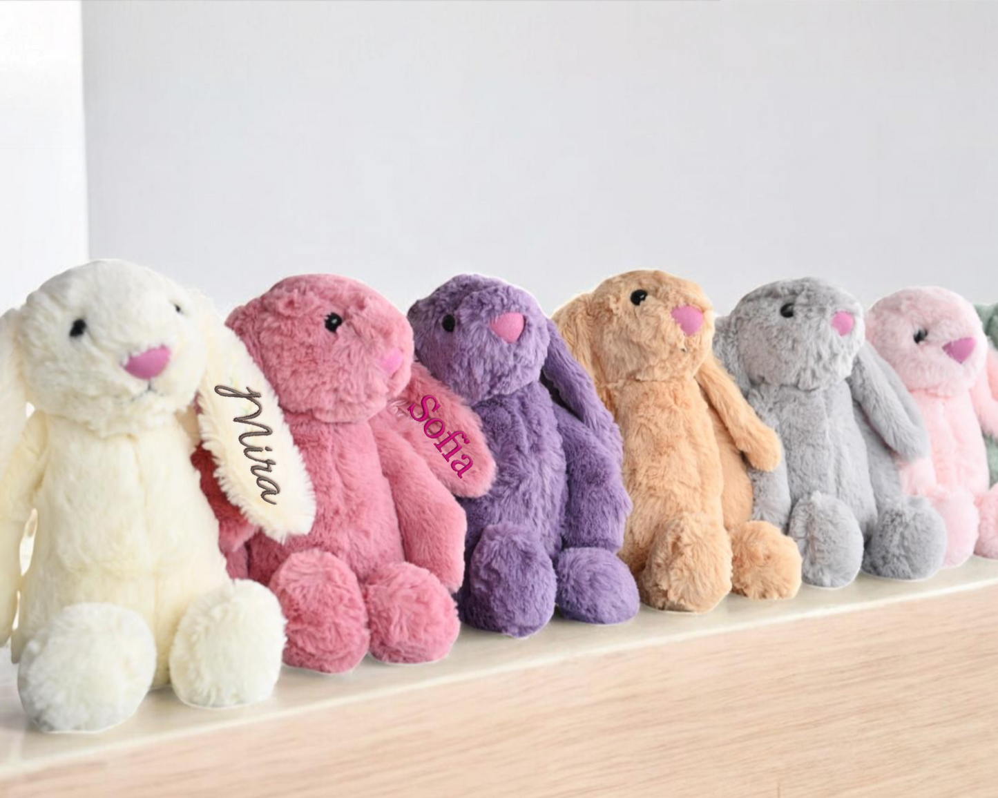Personalisierter Plüschhase – Individuell besticktes Kuscheltier für Babys, Geschenk für Neugeborene und Andenken